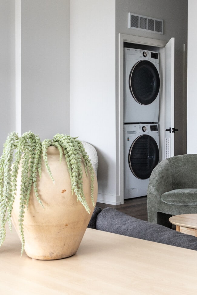 Building Photo - 1775 N Clybourn Ave