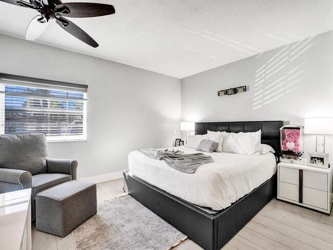 Building Photo - 217 SE 5th St