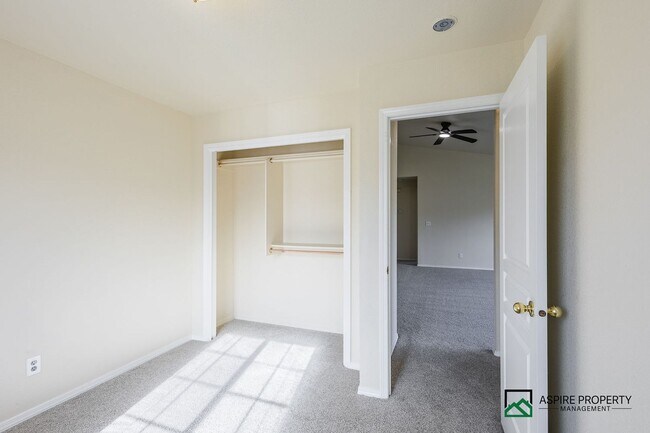 Building Photo - 3 bed 2 bath home