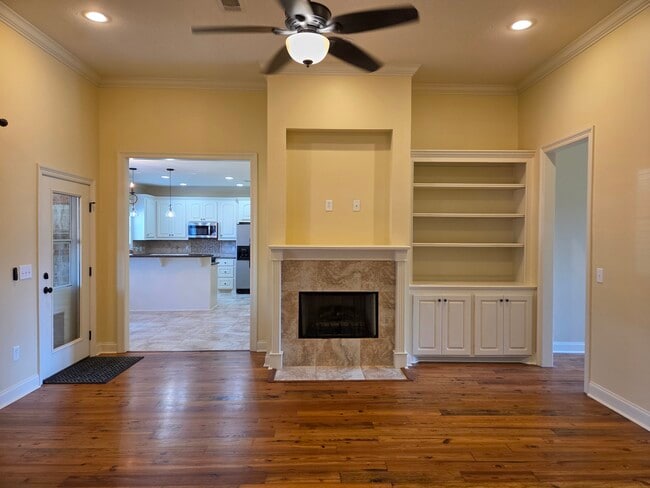 Building Photo - 462 Pinebrook Cir