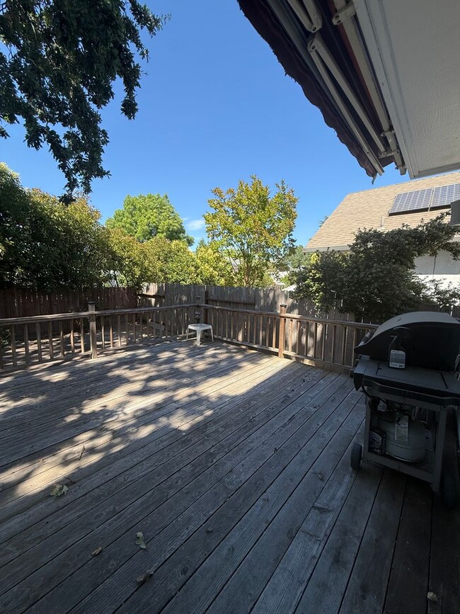 Building Photo - Beautiful 3-Bedroom, 2.5-Bath Home in Wind...