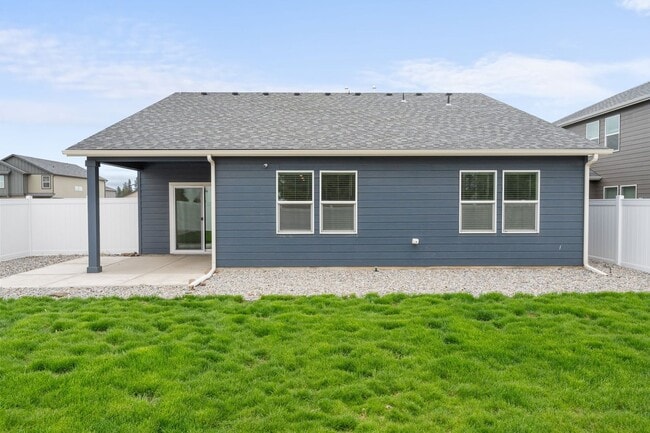 Building Photo - Modern Comfort in Country View Meadows – 3...