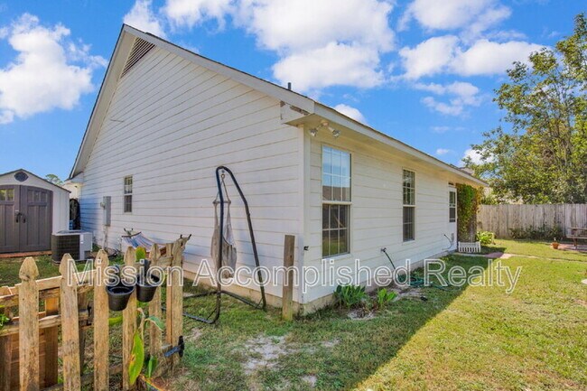 Building Photo - 3918 Red Oak Dr