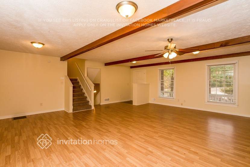 Building Photo - 3258 Village Glen Dr SW