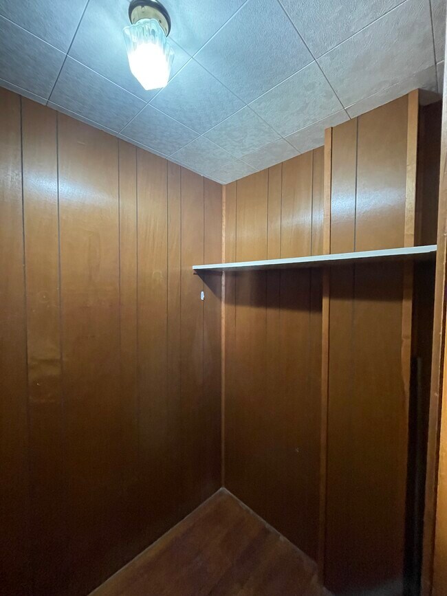 2nd Bedroom Walk-in Closet - 556 E 5th St