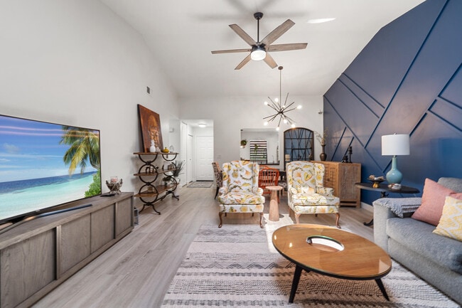 Building Photo - 908 Lakeview Cir