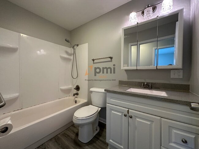 Building Photo - 333 Midway Dr