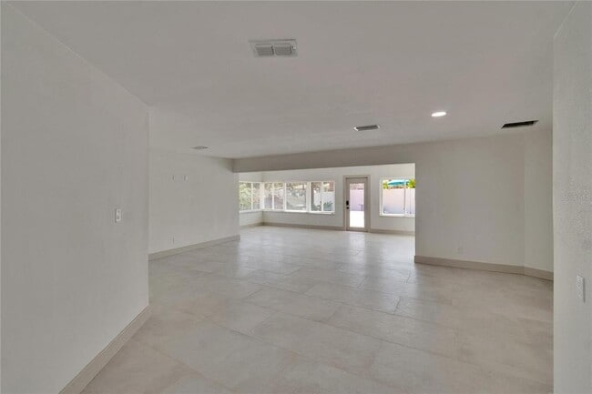 Building Photo - 1492 Sea Gull Dr S