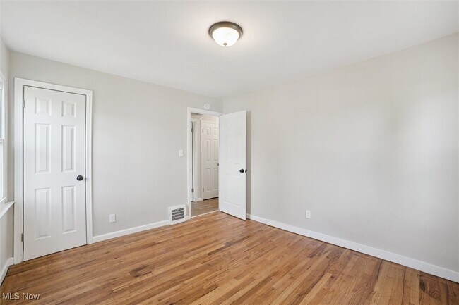 Building Photo - 15705 Fernway Dr