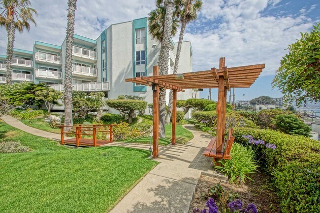 Building Photo - 2BR/2BA Condo with Stunning Ocean Views & ...