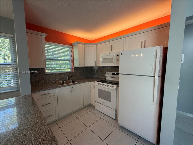 Building Photo - 1301 N 12th Ct