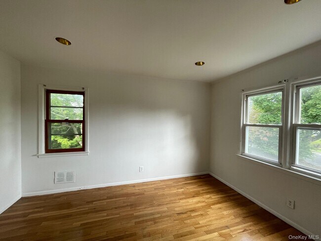 Building Photo - 66 Laron Dr