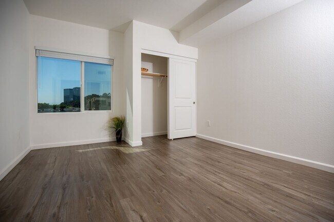 Interior Photo - Cahuenga Place - 3400 Cahuenga Blvd West