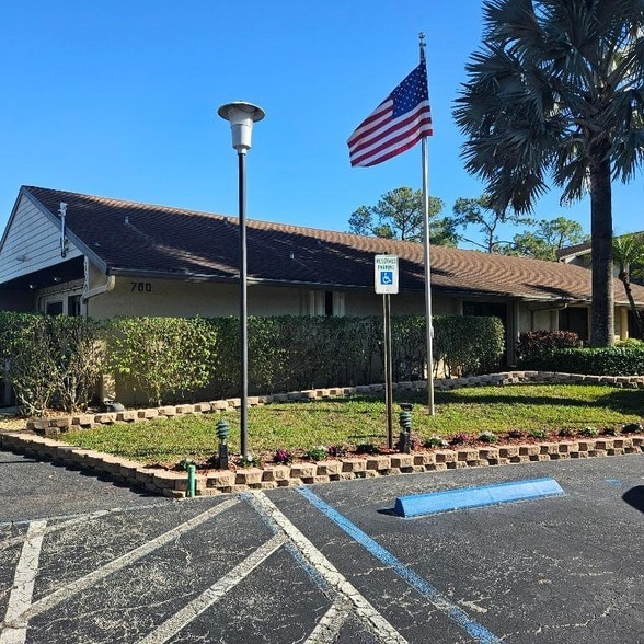 Building Photo - 706 Sunny Pine Way