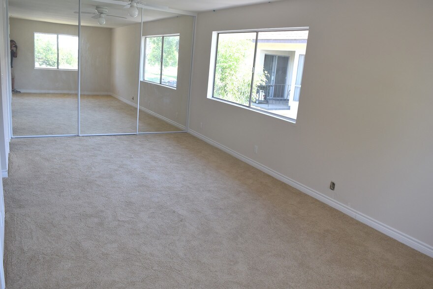 MASTER BEDROOM - 16042 Waikiki Ln