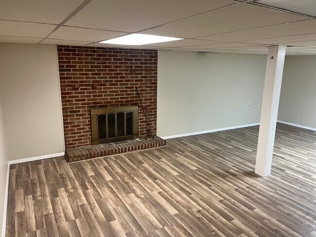 Building Photo - 3 or 4 Bedroom / 2 Bath Home   Kingsport TN