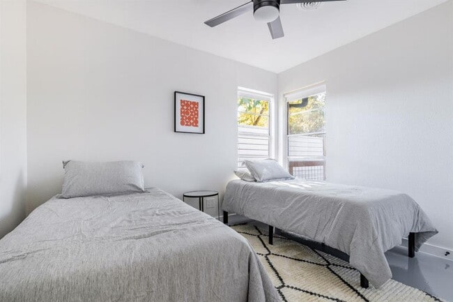 Building Photo - 2405 Trafalgar Dr