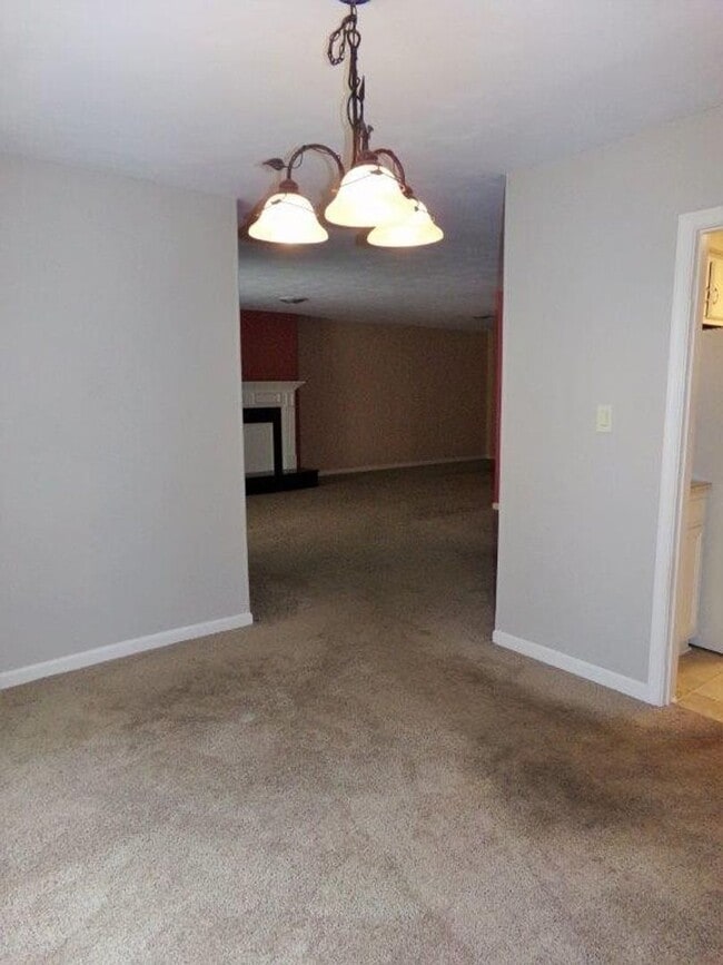 Building Photo - 376 Merrimac Trail