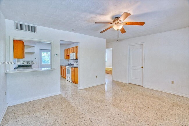 Building Photo - 120 Coquina St