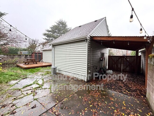 Building Photo - 7336 N Central St