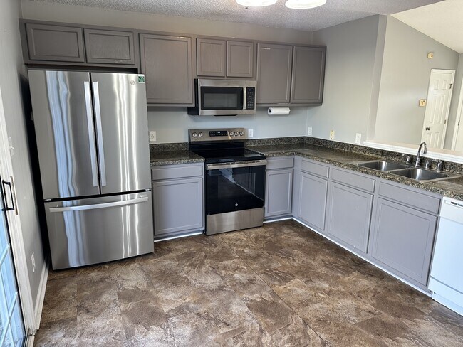 Building Photo - 113 Byrum Run