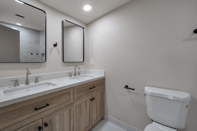 Building Photo - Super Nice Remodeled Home with Pool Close to ASU