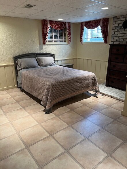 Building Photo - 1200 36th Ave