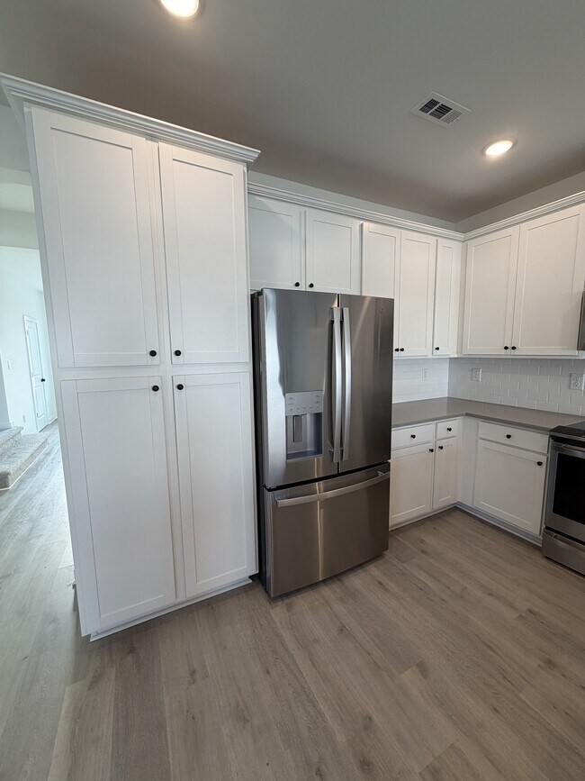 Building Photo - 228 Clement Lp
