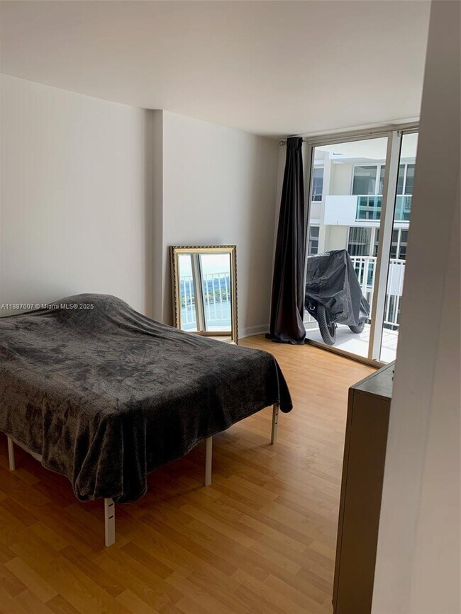 Building Photo - 1228 West Ave