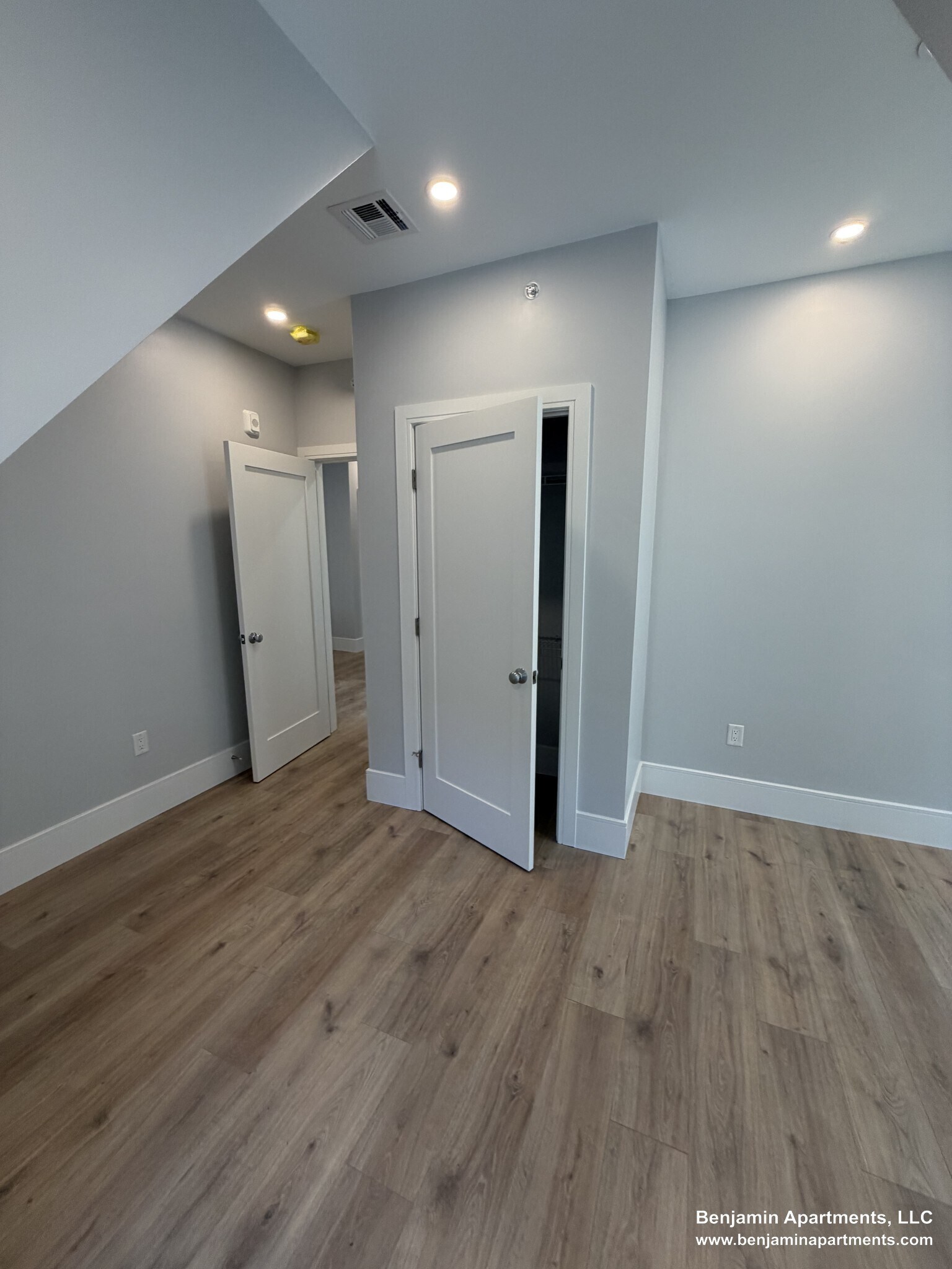 Building Photo - 124 Kenrick St
