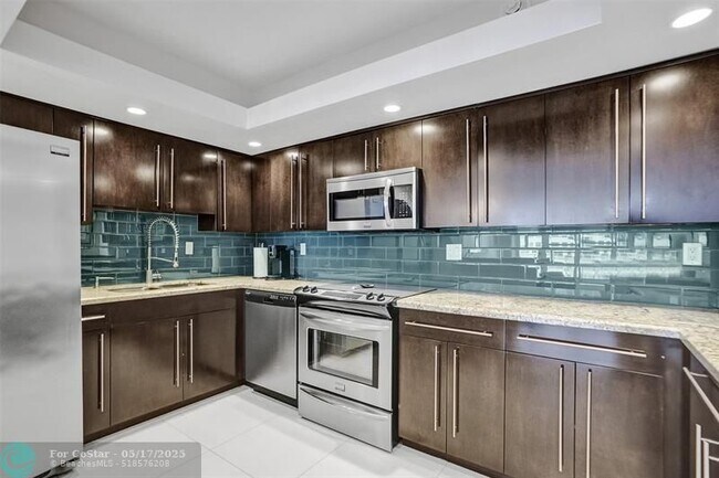 Building Photo - 3750 Galt Ocean Dr