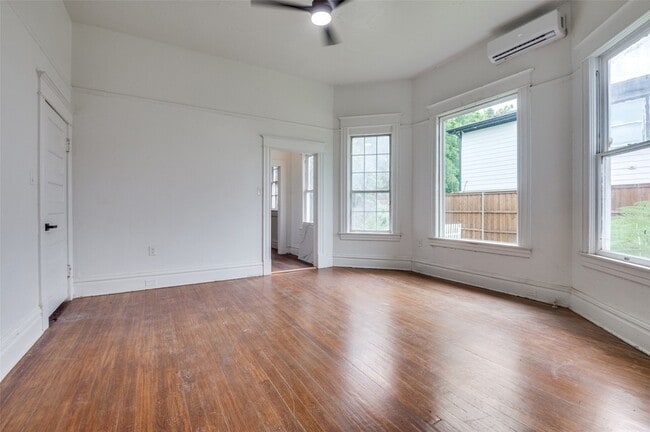Building Photo - 612 W 9th St