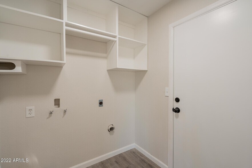 Building Photo - 822 W 18th St