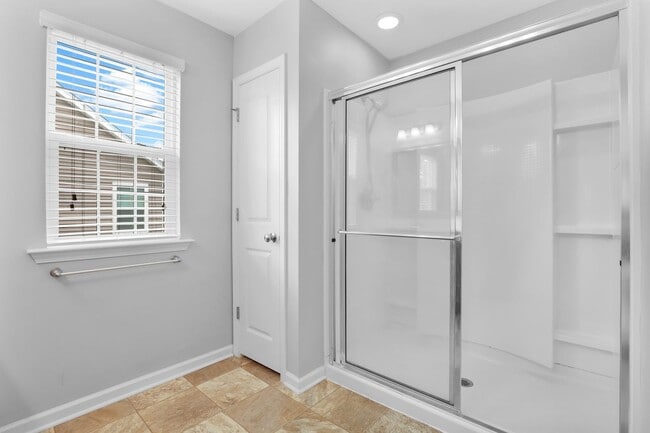 Building Photo - 5-Bedroom Buckhead East Home with Modern Kitchen & Large Fenced Yard