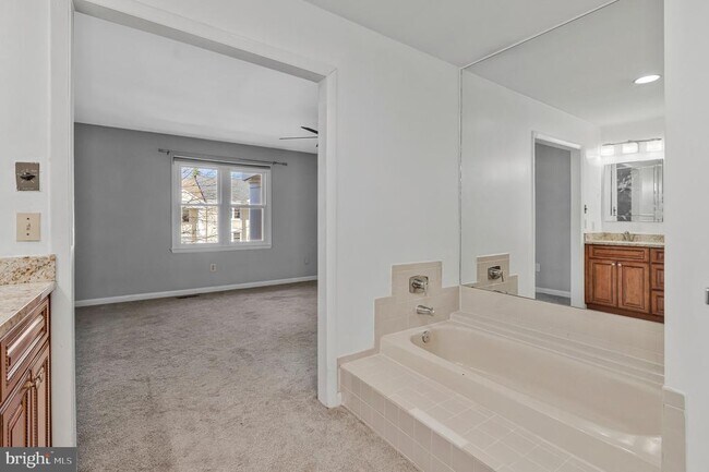 Building Photo - 8505 Jeffersonian Ct