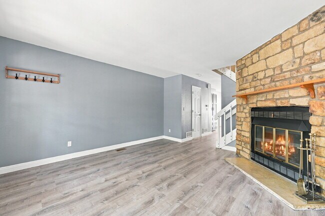 Building Photo - $2,470.95, 2 Bed, 2.5 bath Townhome in Centennial with in unit Laundry!