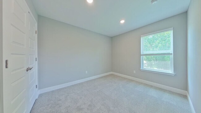 Building Photo - 840 Fairview Dr