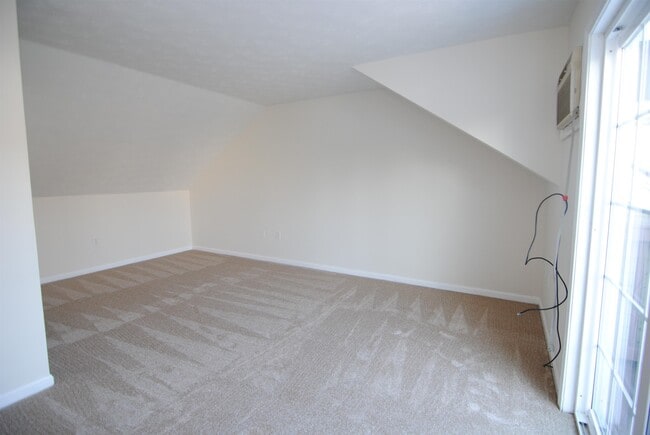 Building Photo - 18 Cadogan Way