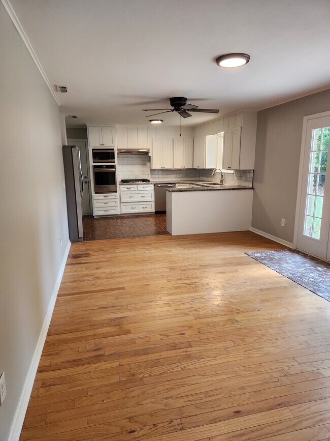 Building Photo - 3114 Tanglewood Dr