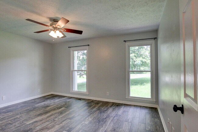 Building Photo - 180 Kings Deer Dr