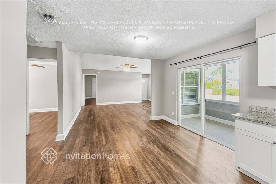 Building Photo - 3434 Coachlight Dr