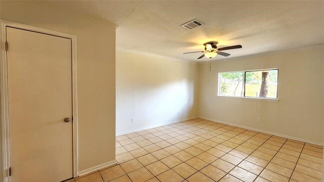 Building Photo - 2702 Foliage Green Dr