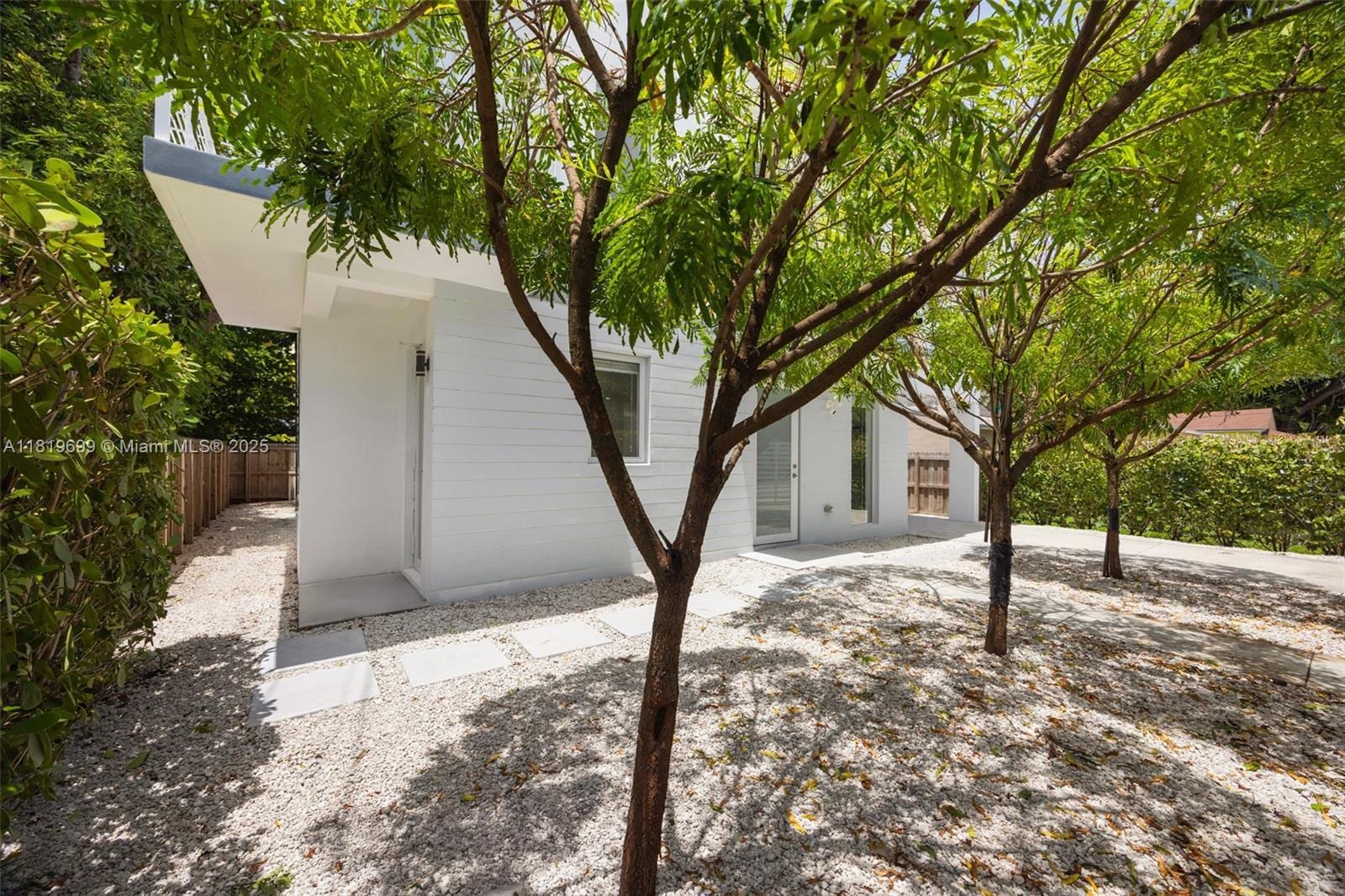 Building Photo - 3787 Thomas Ave
