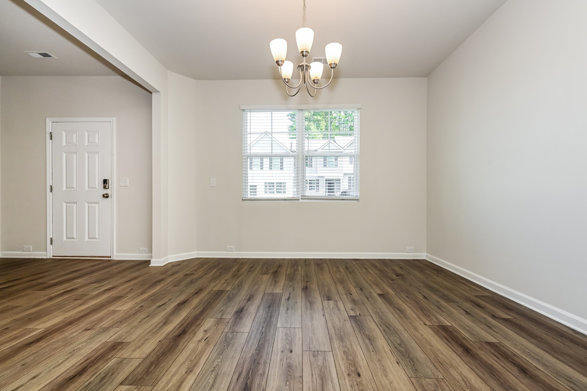 Building Photo - 3577 Saratoga Cir