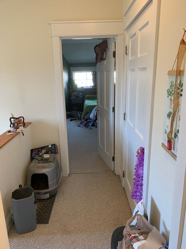 Building Photo - Spacious 2 bed/3 bath Home near Switchyard Park!