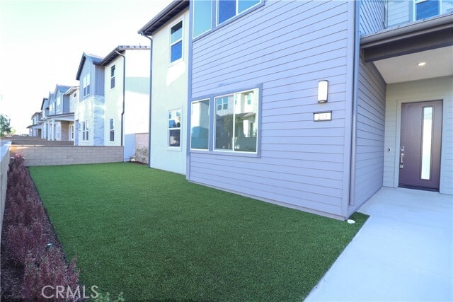 Building Photo - 273 Shoveler