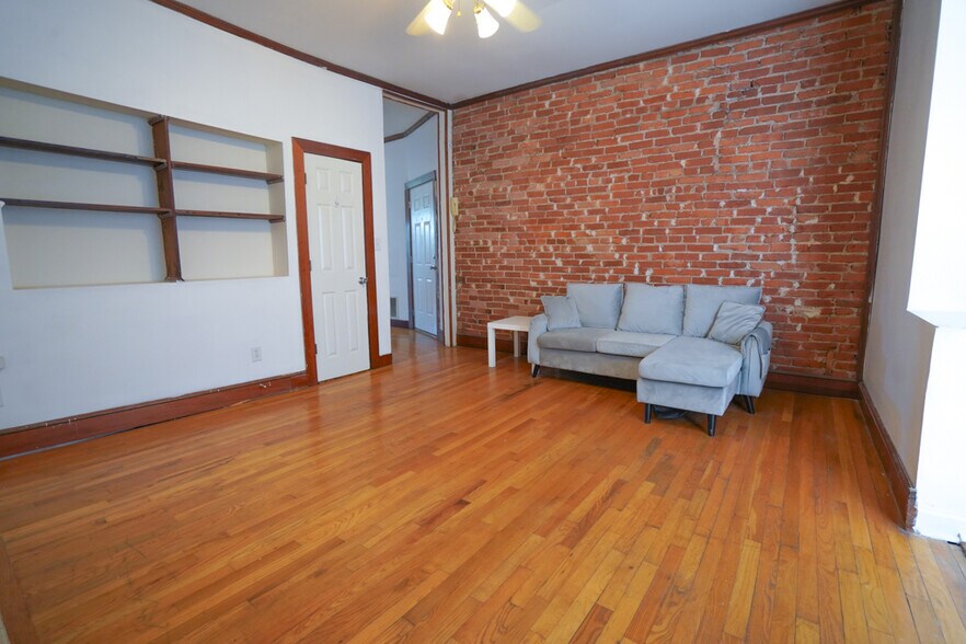 Building Photo - 5943 Kingsbury Ave
