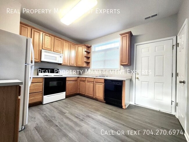 Building Photo - 138 Sun Ridge Dr