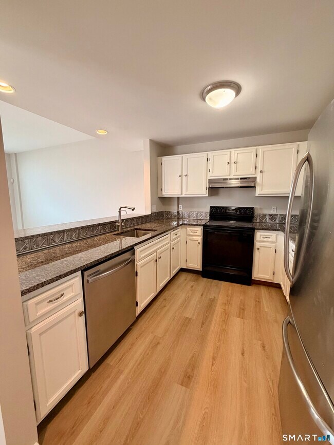 Building Photo - 49 Day St