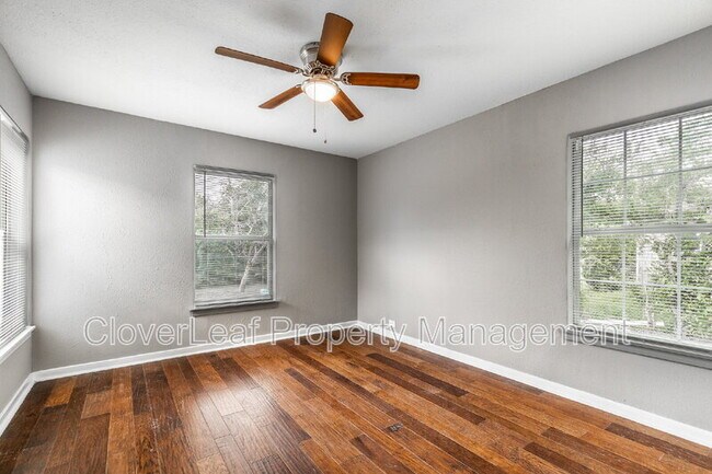 Building Photo - 402 W Wildwood Dr
